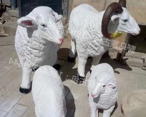 巴音郭楞雕塑羊